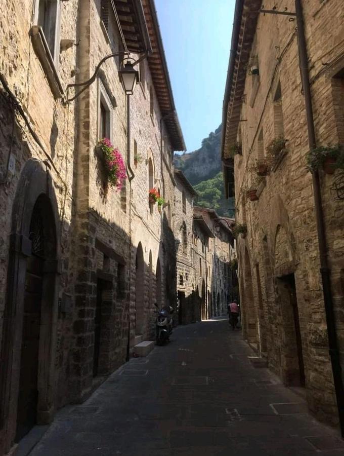 La Dimora Di Pietra Lägenhet Gubbio Exteriör bild