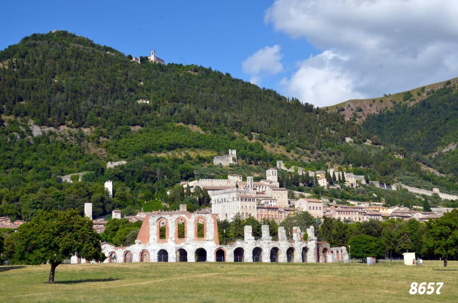 La Dimora Di Pietra Lägenhet Gubbio Exteriör bild